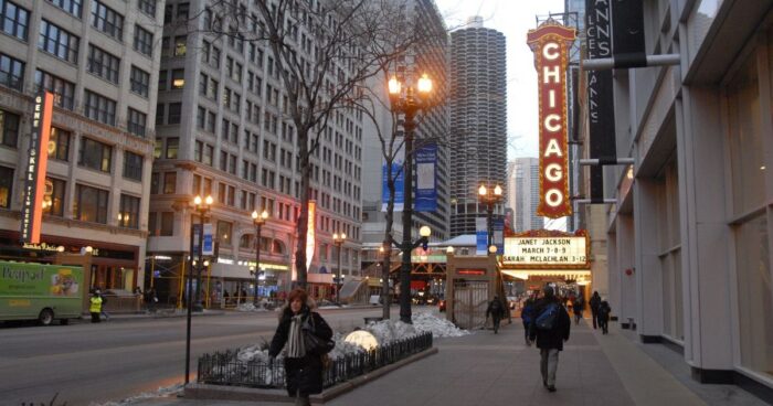 18 Romantic Things to Do in Chicago for Couples