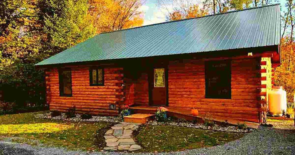 Enchanting Dog-friendly Cabin With Fireplace, Hot Tub & Washer Dryer - Romantic Cabins in Vermont