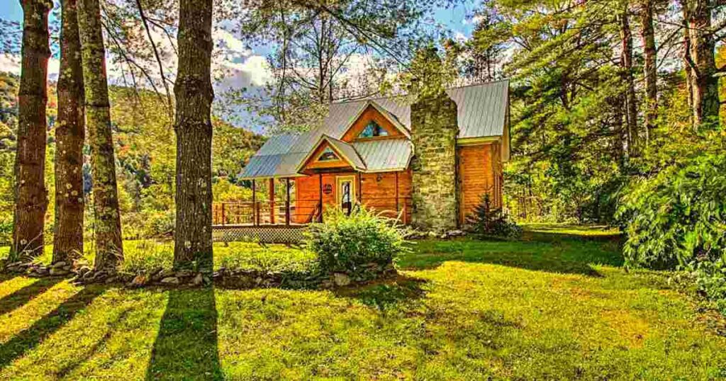 Killington Area Escape W Deck & Private Hot Tub! Romantic Cabins in Vermont